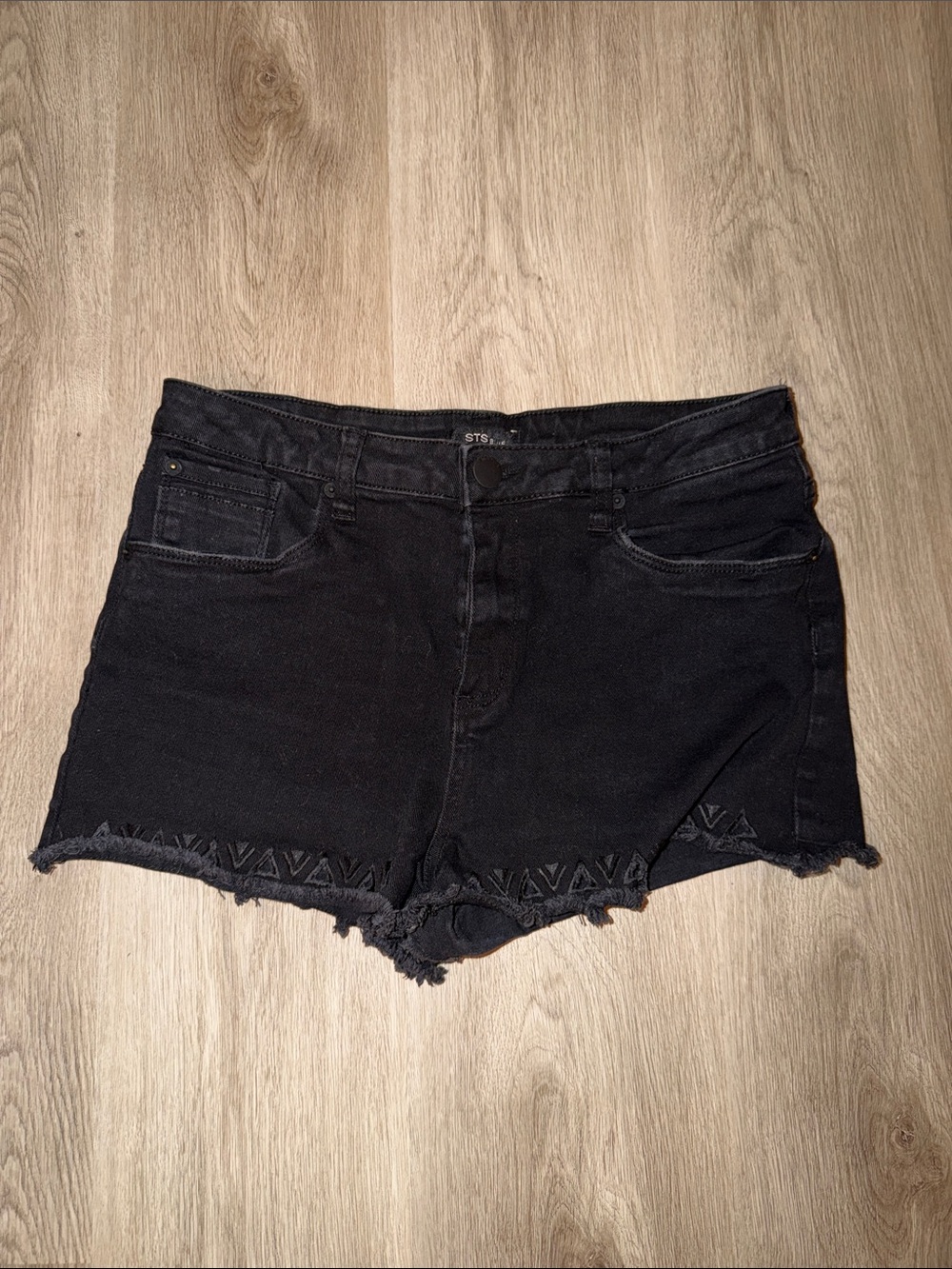 STS Blue Black Denim Shorts with Frayed and cutout Hem design Sz 30